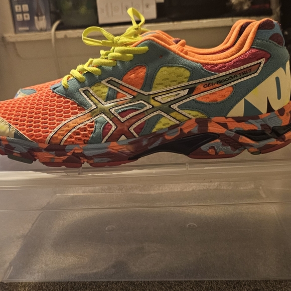 Pair of size 12 Sneakers - Picture 4 of 5